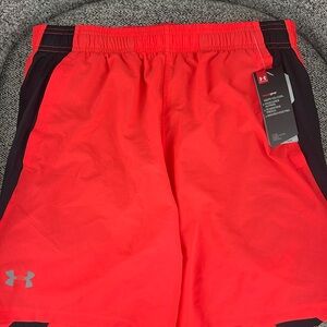 NWT Men’s under Armour Heat gear lined shorts size L large